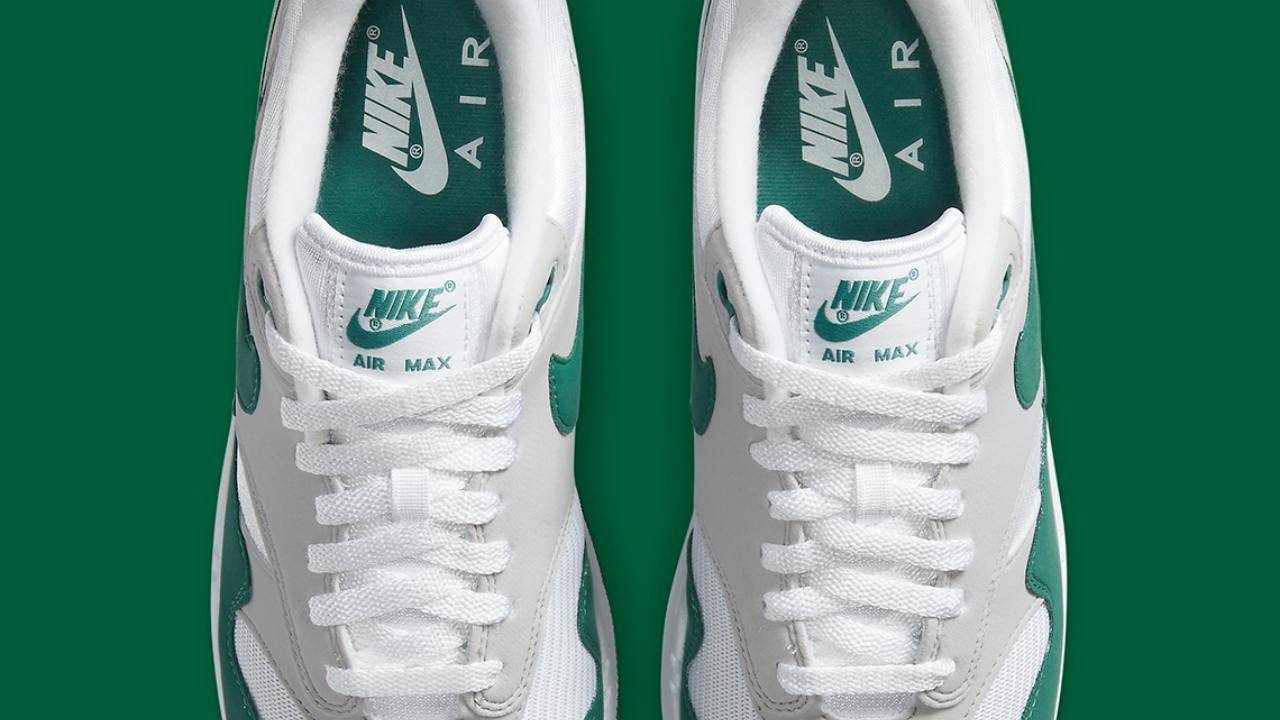 hunter green nike am1