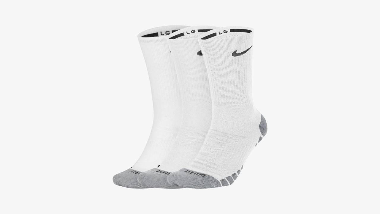 Slash 25% Off These Swoosh Sneakers, Shirts & Socks at Nike UK!