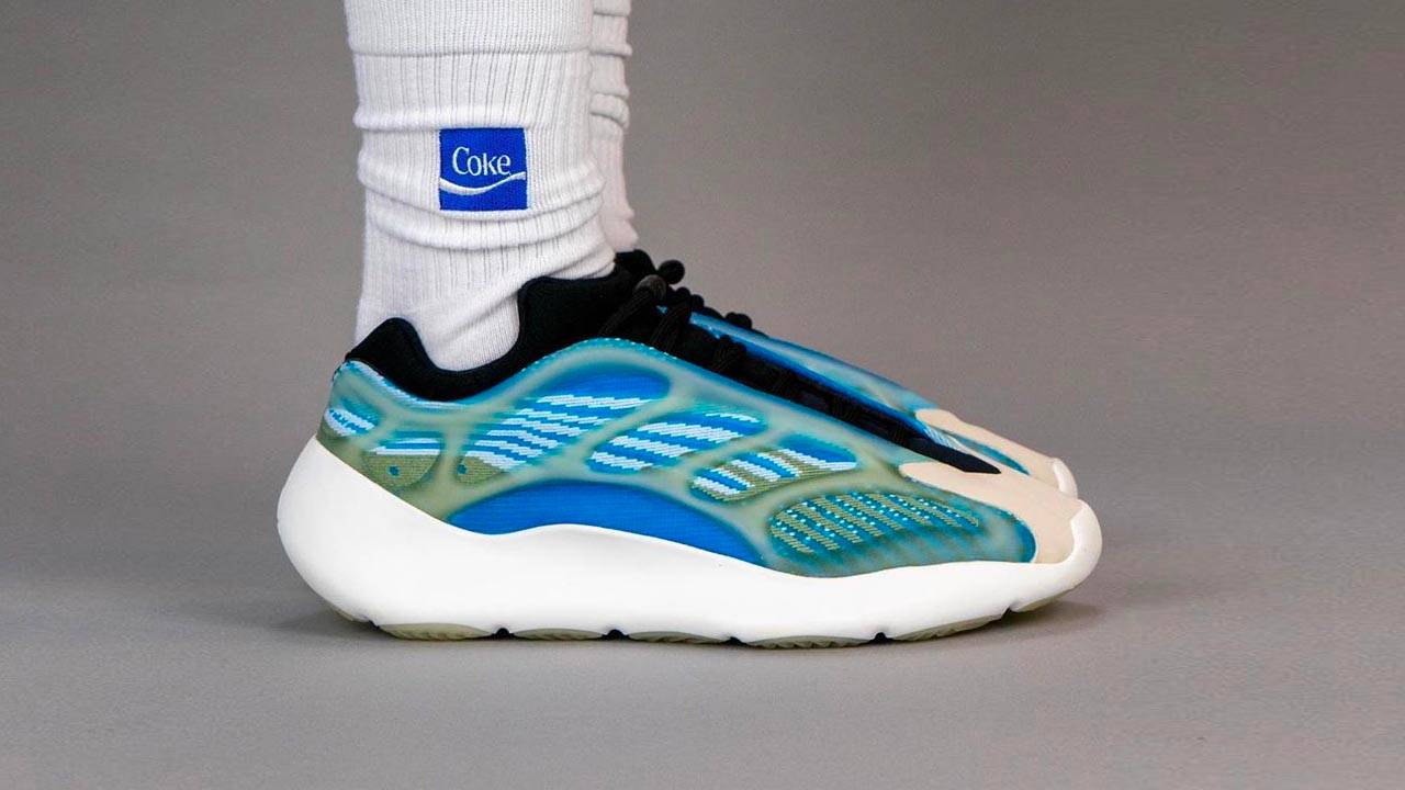 Yeezy 700 V3 "Arzareth"