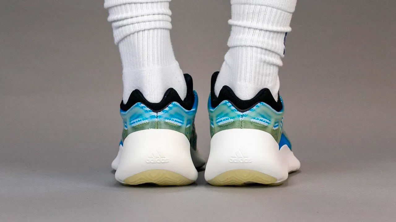 arzareth yeezy on feet