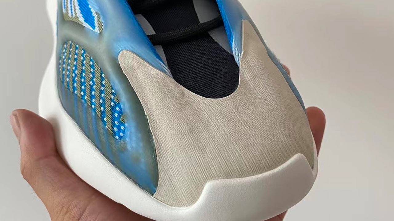 Yeezy 700 V3 "Arzareth"