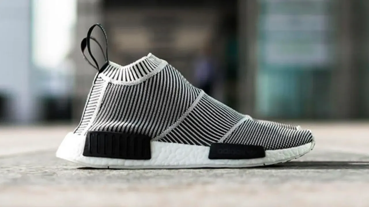  Adidas Originals NMD R2 PK Nomad R2 Prime Knit Sneakers  Men's, Black : Clothing, Shoes & Jewelry