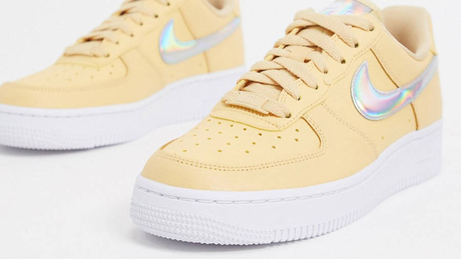 Nike Air Force 1 07 Yellow Iridescent