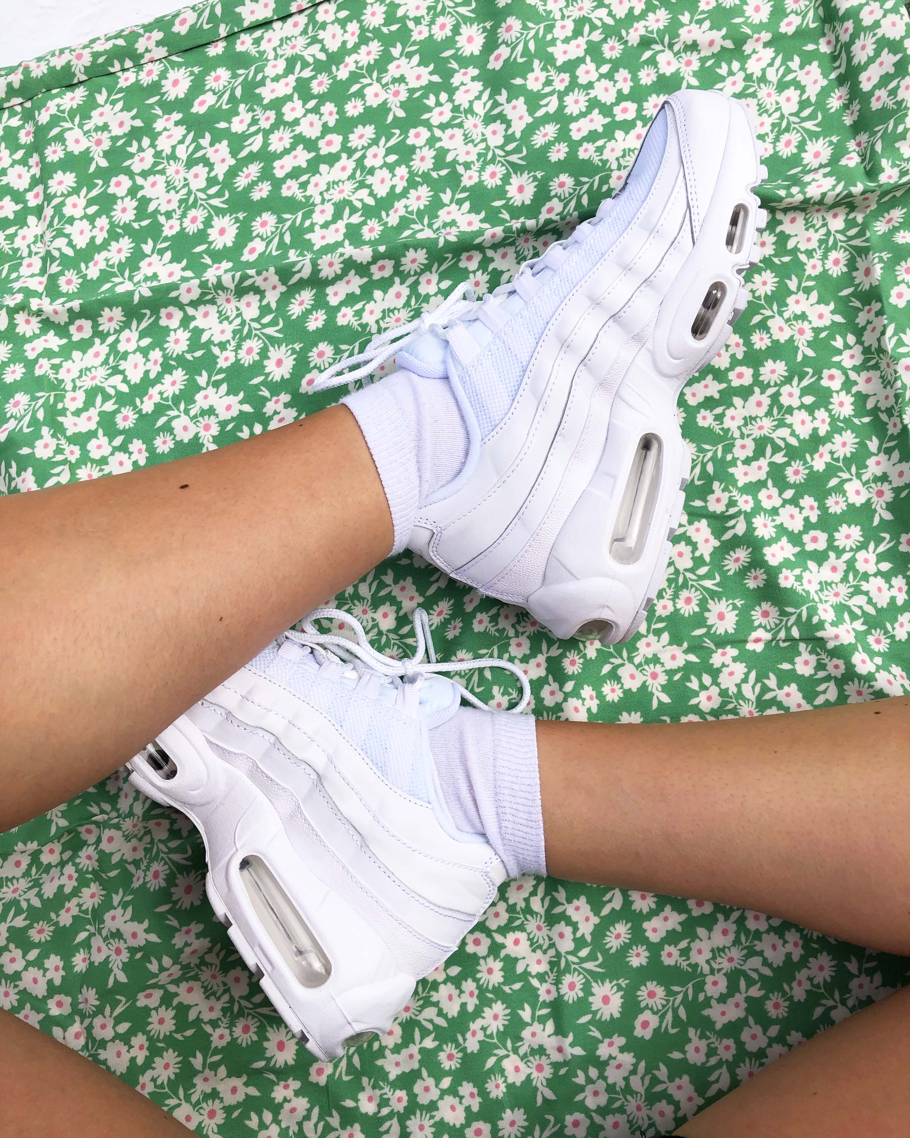 Air max 95 clearance triple white on feet