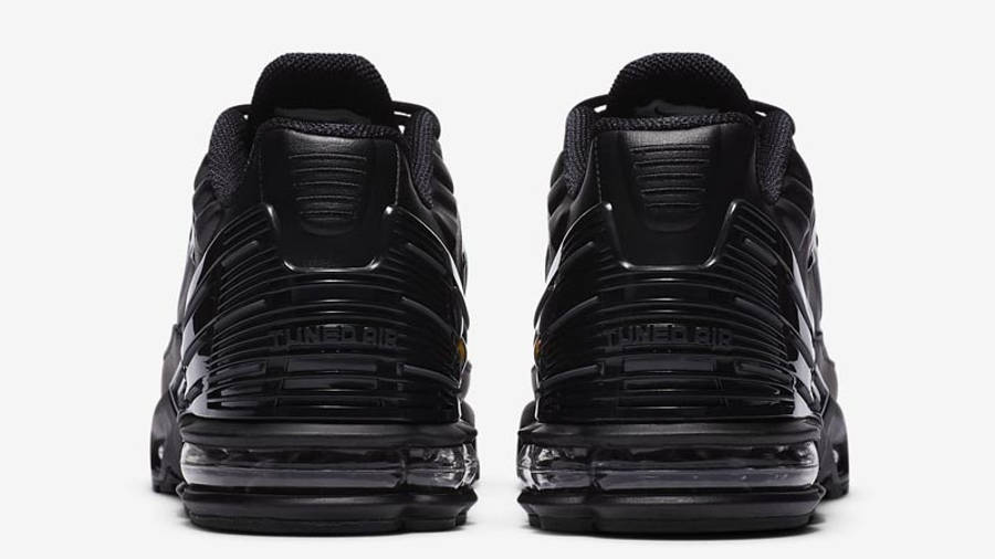 all black air max tn