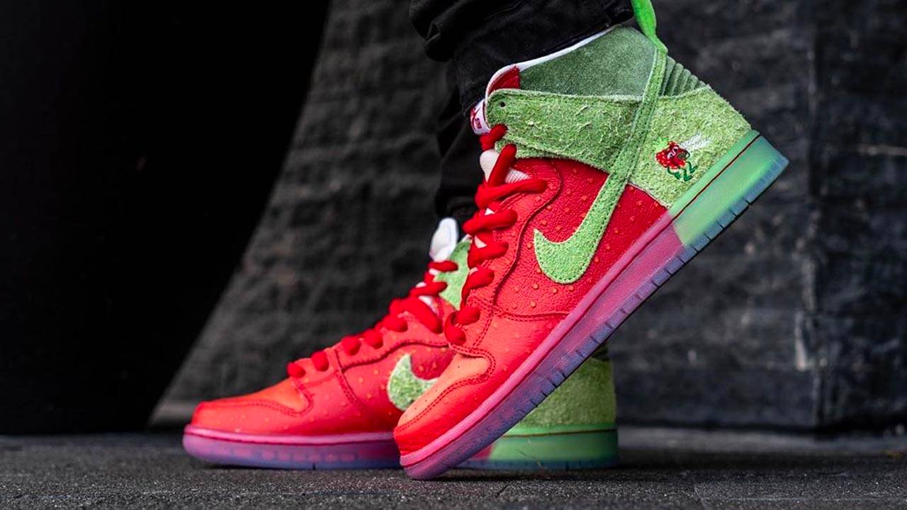 Nike SB Dunk High "Strawberry Cough"