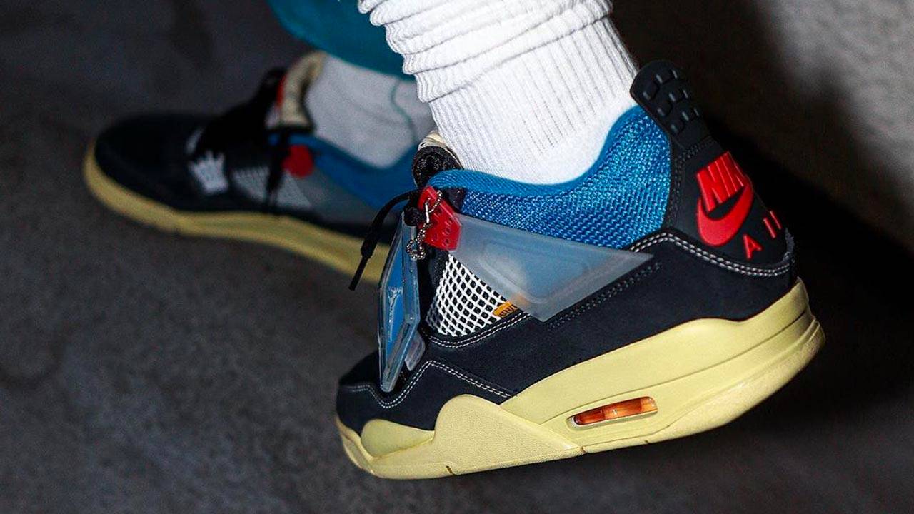 jordan 4 union off noir on feet