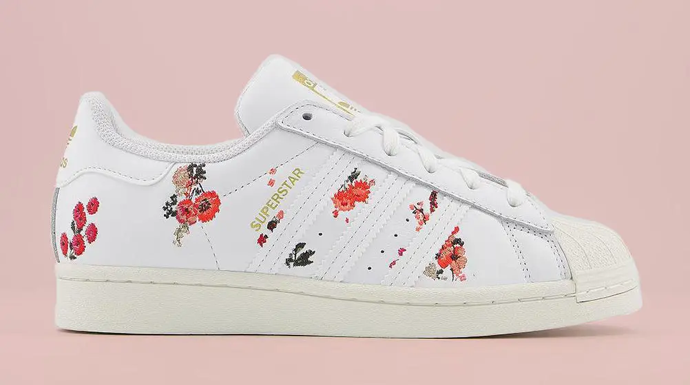 Adidas superstar outlet white and floral