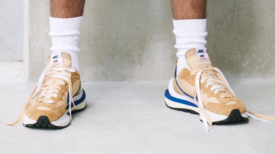 sacai x nike vaporwaffle tan