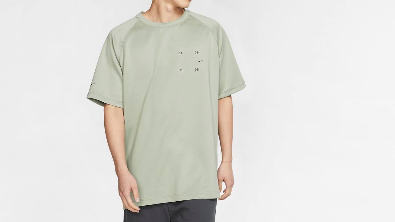 sportswear-tech-pack-short-sleeve-top-NvGV85