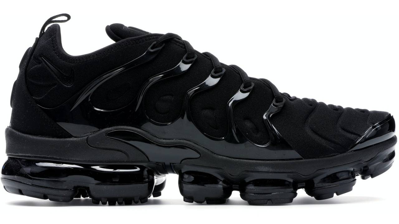vapormax plus triple black