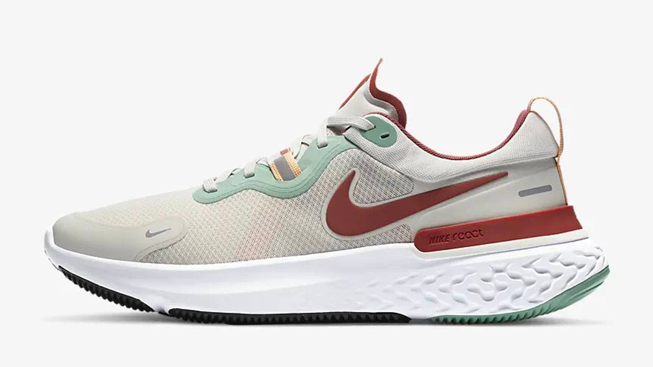 20 Swoosh Steals That You Can't Miss at Nike's End of Season Sale!