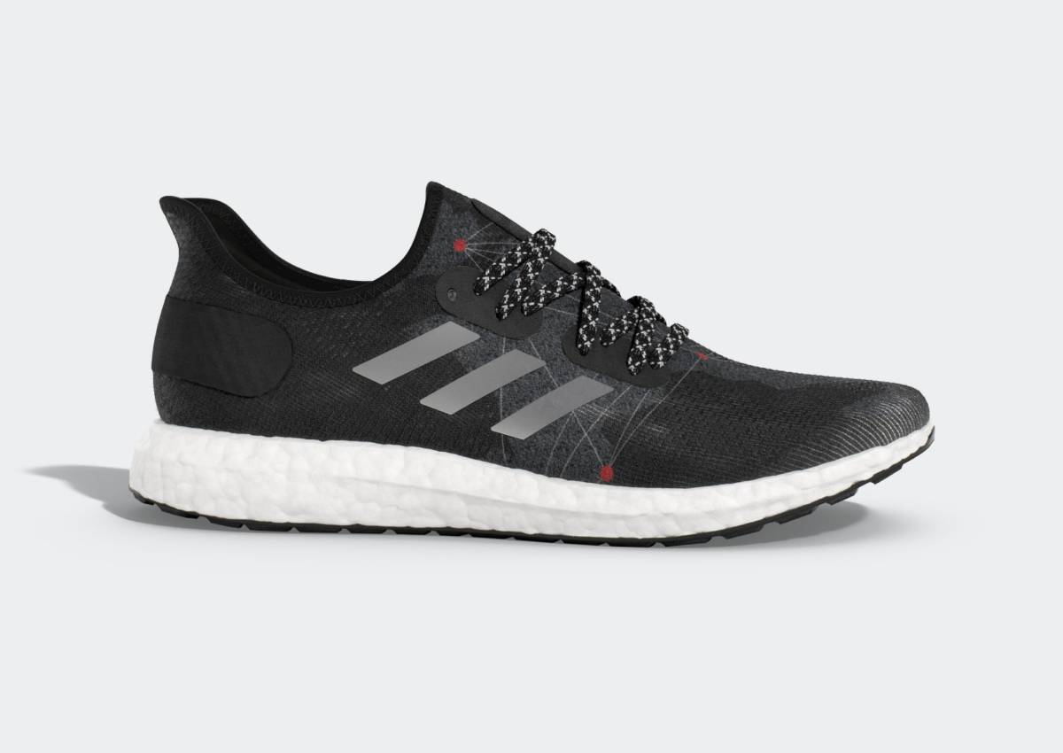 AM4_adidas_Runners_Black_FY2073_01_standard