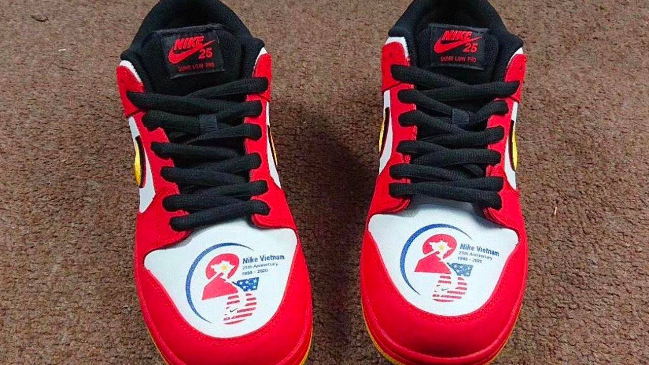 Nike Dunk Low "Vietnam 25th Anniversary"