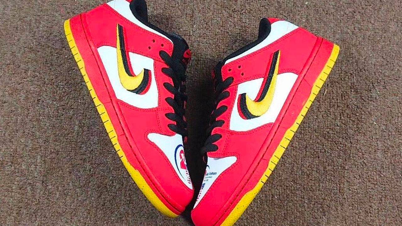 Nike Dunk Low "Vietnam 25th Anniversary"