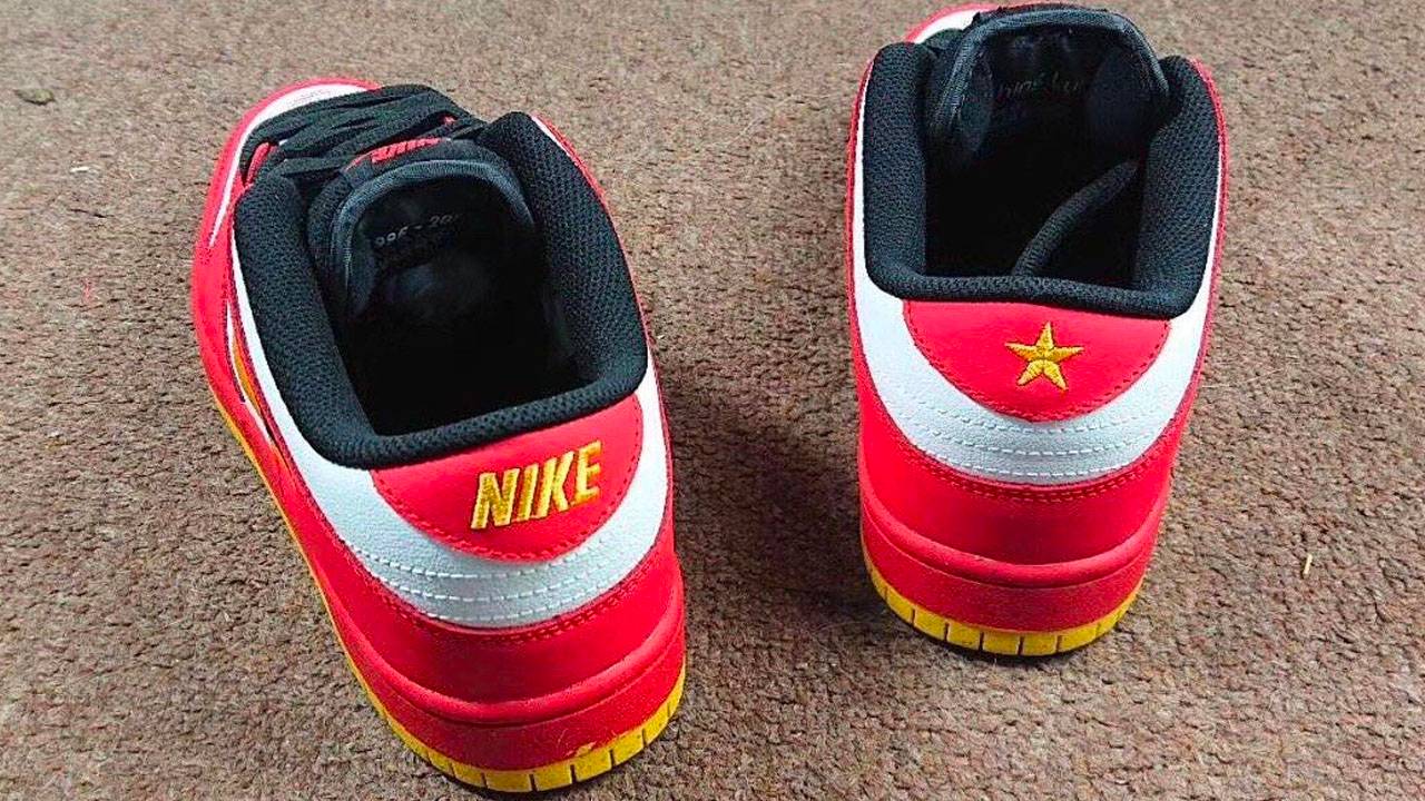Nike Dunk Low "Vietnam 25th Anniversary"