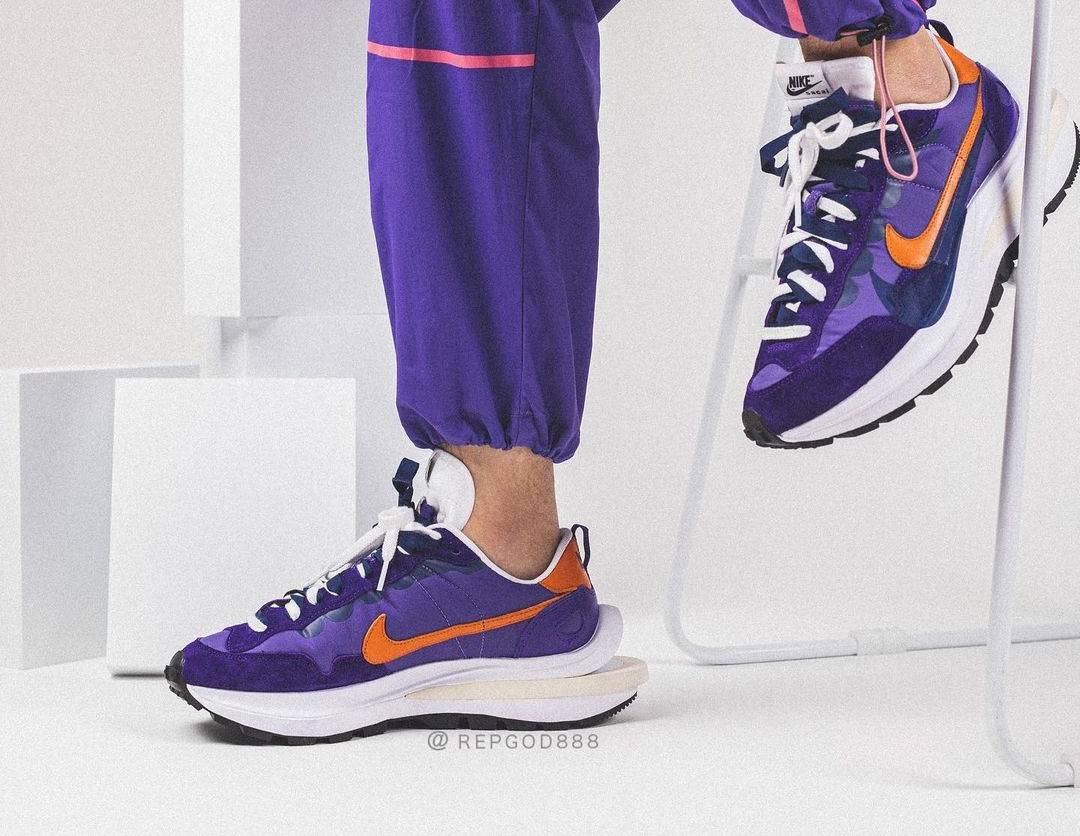 Here's an On-Foot Look at the Sacai X Nike Vaporwaffle "Dark Iris Orange" 4