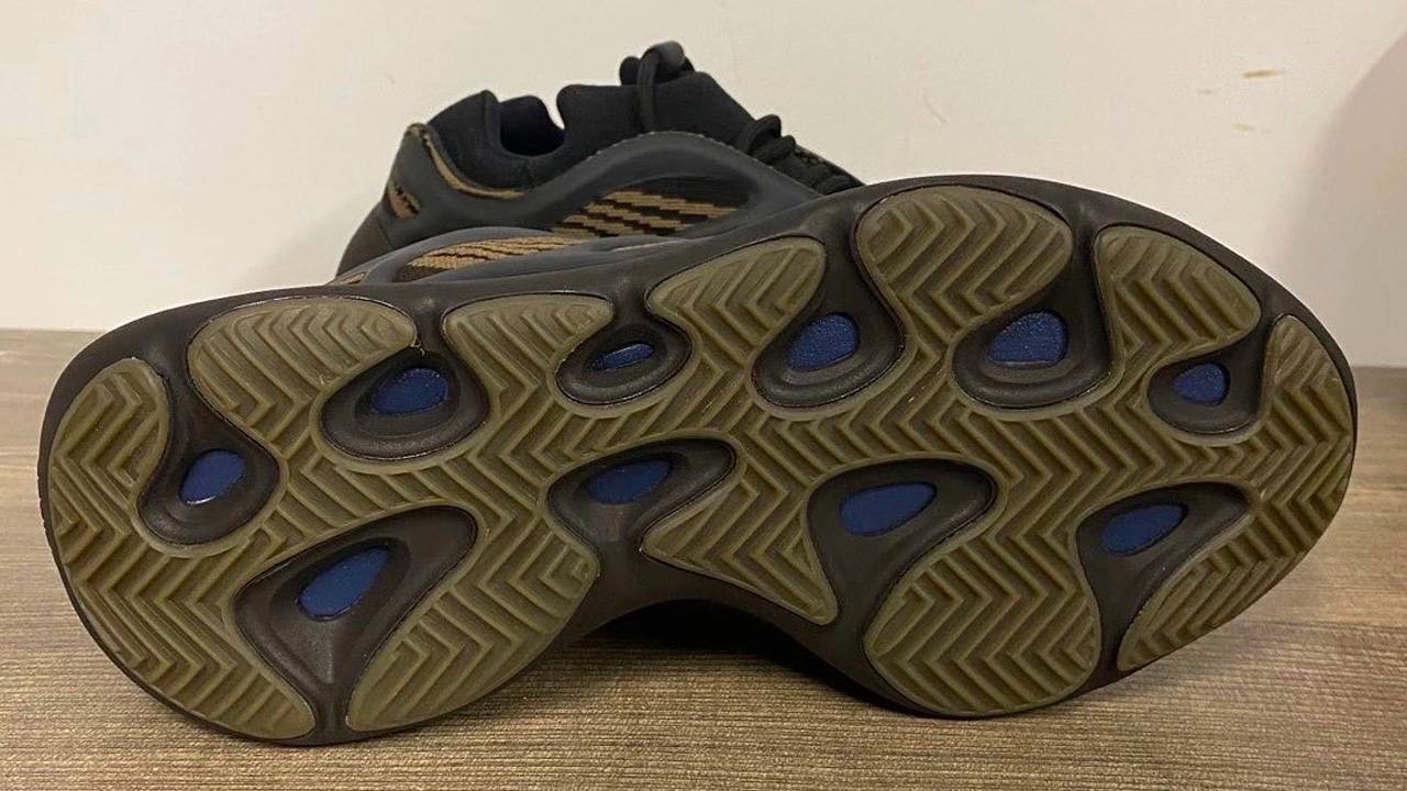 Yeezy 700 V3 "Clay Brown"