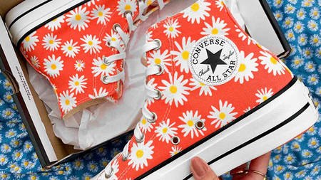 FREE GIVEAWAY! WIN A Pair Of The Converse Chuck Taylor Platform Daisies FREE GIVEAWAY! WIN A Pair Of The Converse Chuck Taylor Platform Daisies