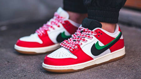 First Look at the Frame Skate x Nike SB Dunk Low "Habibi" First Look at the Frame Skate x Nike SB Dunk Low "Habibi"