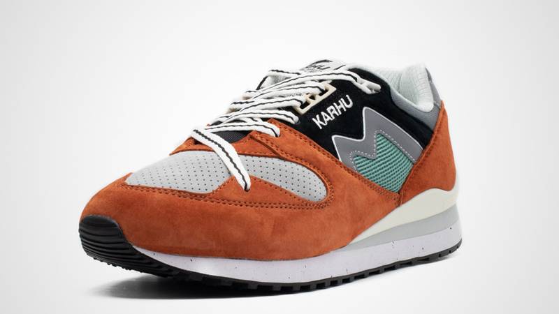 Karhu Synchron Classic Brown Jet Black Front