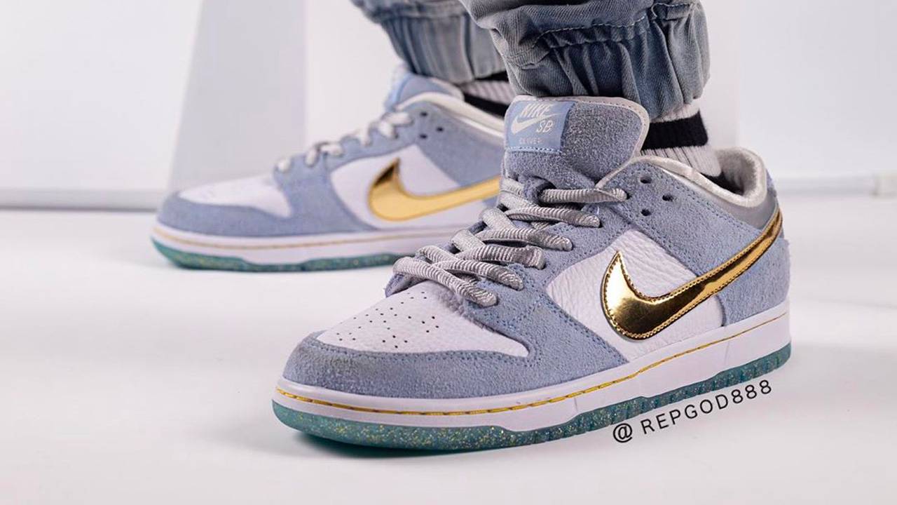 sean cliver dunks on feet