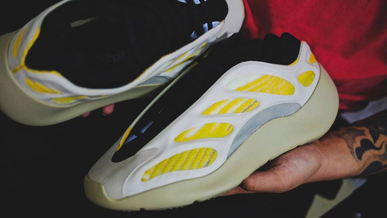 Yeezy 700 V3 "Safflower"