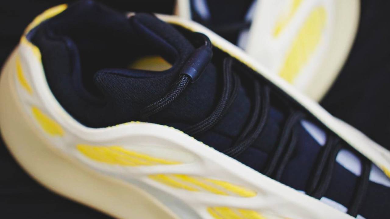 Yeezy 700 V3 "Safflower"