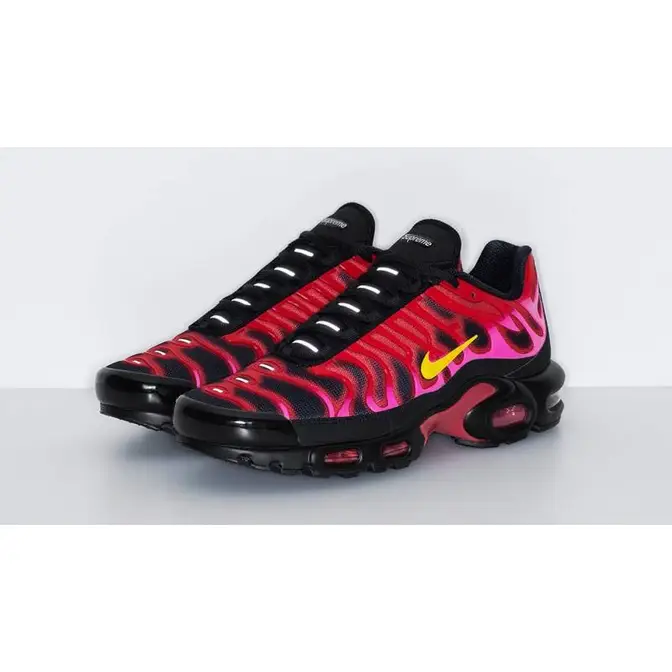 Supreme x Nike TN Air Max Plus Red front