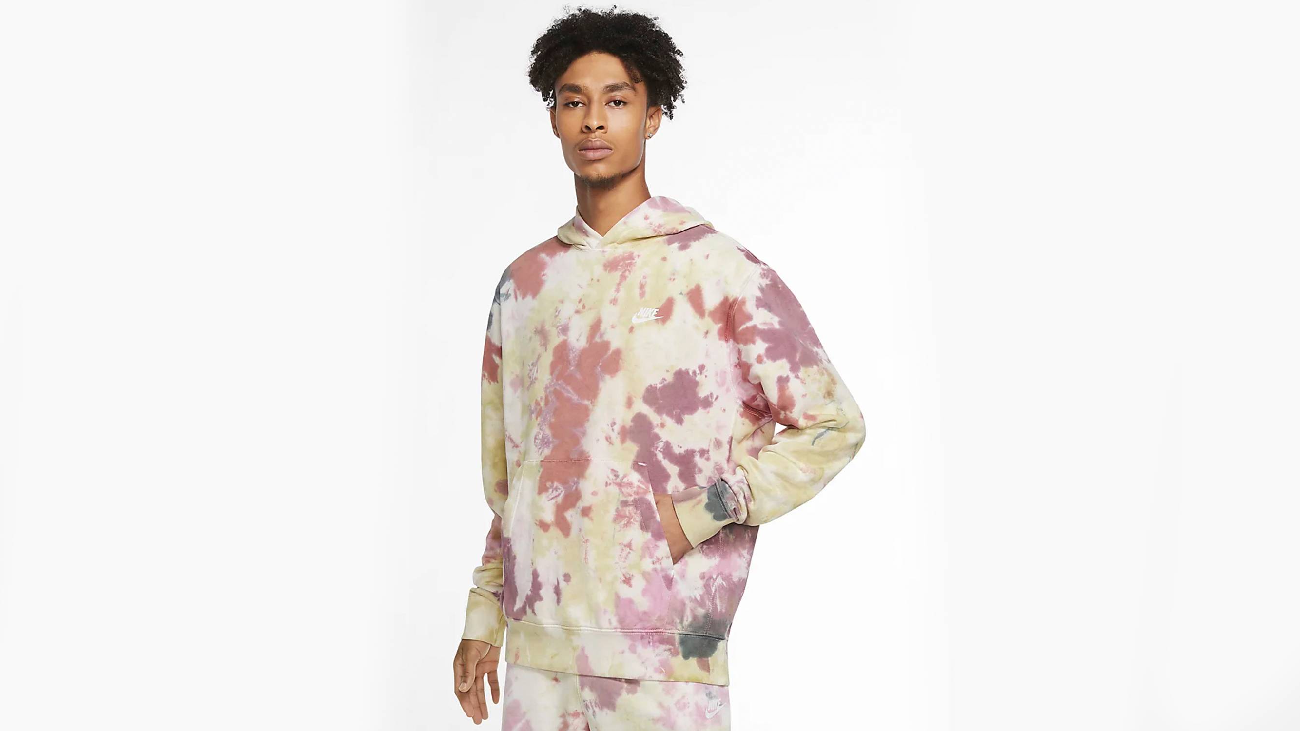Take an Extra 20% Off These Incredible Nike Apparel Pieces