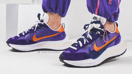 Here's an On-Foot Look at the sacai x Nike Vaporwaffle "Dark Iris Orange"