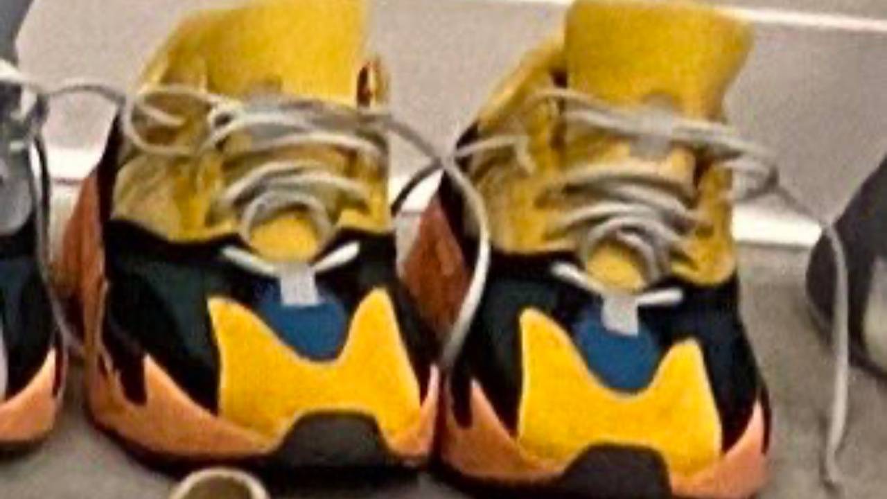 kanye yeezy 700
