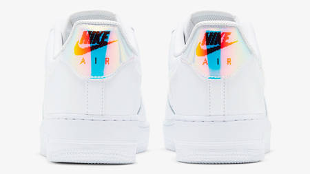 A Removable Swoosh Updates The Ultra-Modern Nike Air Force 1 ‘Iridescent’ A Removable Swoosh Updates The Ultra-Modern Nike Air Force 1 ‘Iridescent’