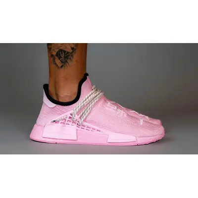 adidas nmd_r1 bz0298 grey blue hair posters NMD Hu Pink GY0088 on foot