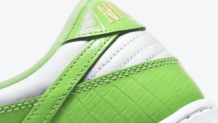 Supreme x Nike SB Dunk Low Stars Mean Green Back Closeup