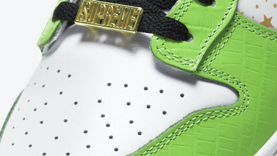 Supreme x Nike SB Dunk Low Stars Mean Green Closeup