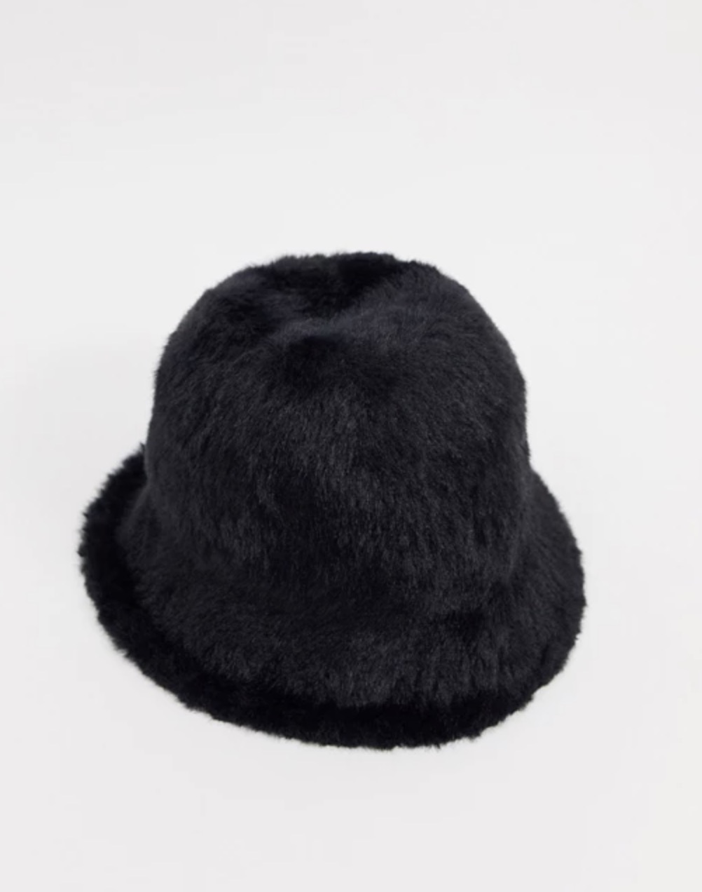 Pieces fluffy bucket hat in black