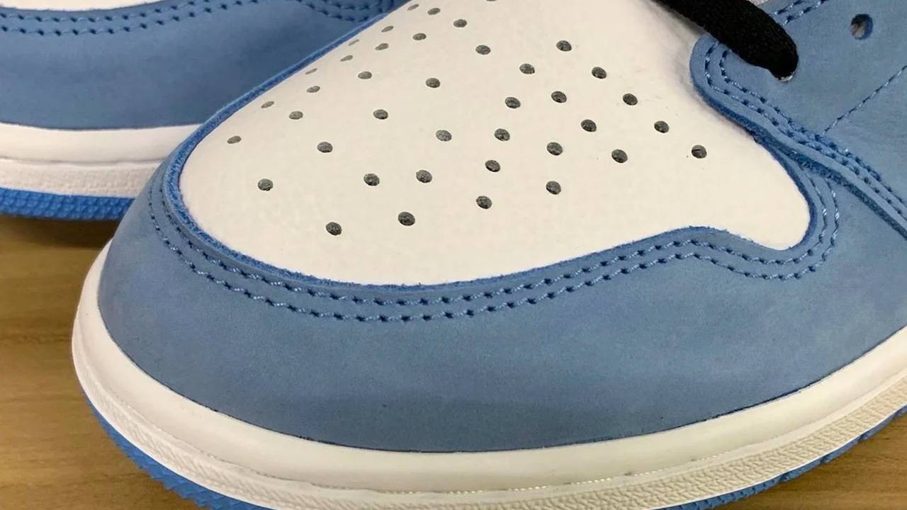 Air Jordan 1 Retro High OG "University Blue"