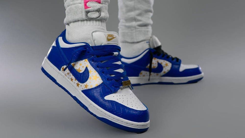 Image via yankeekicks Supreme x Nike SB Dunk Low "Hyper Blue"