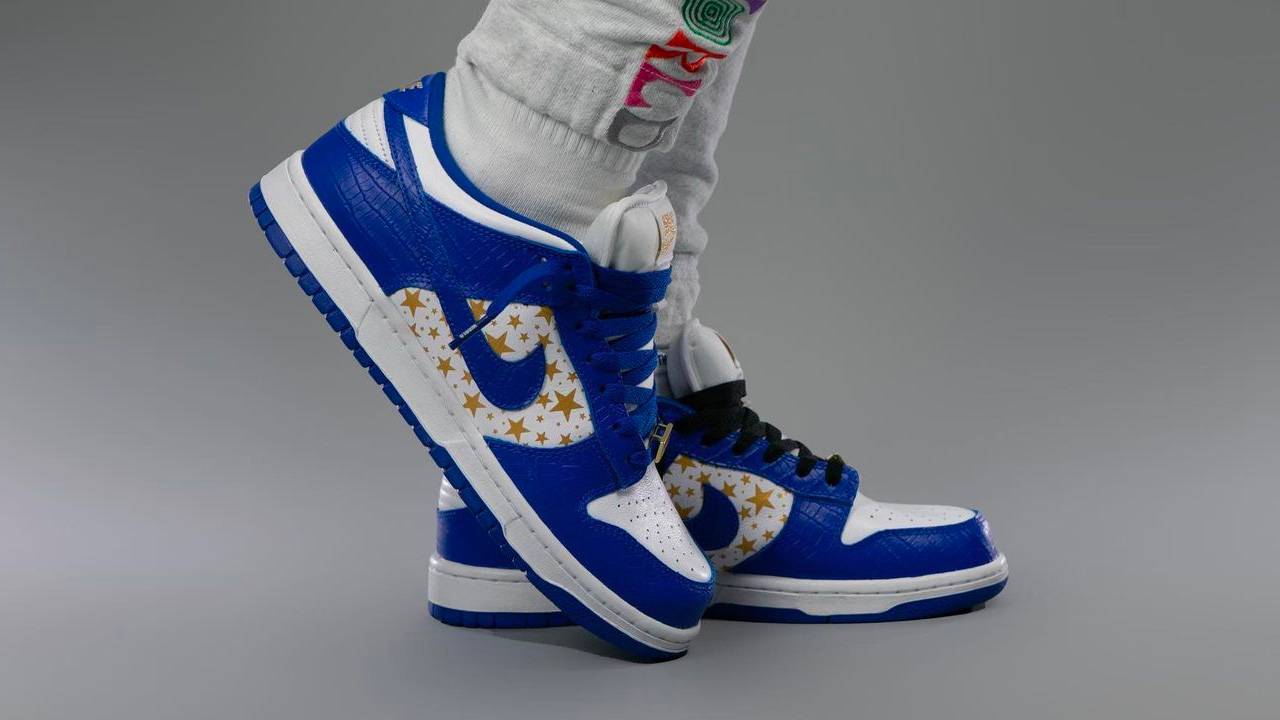Supreme x Nike SB Dunk Low "Hyper Blue"