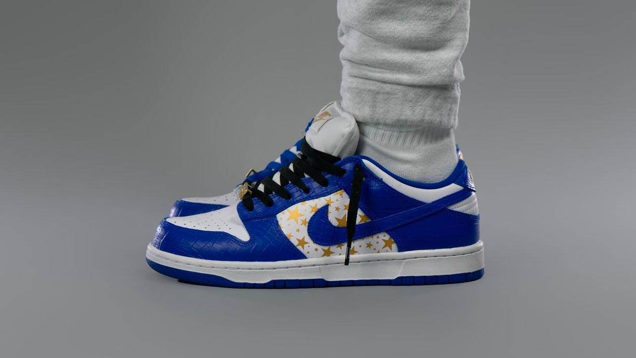 Supreme x Nike SB Dunk Low "Hyper Blue"