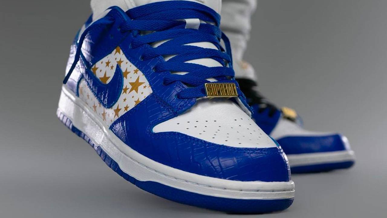 Supreme x Nike SB Dunk Low "Hyper Blue"