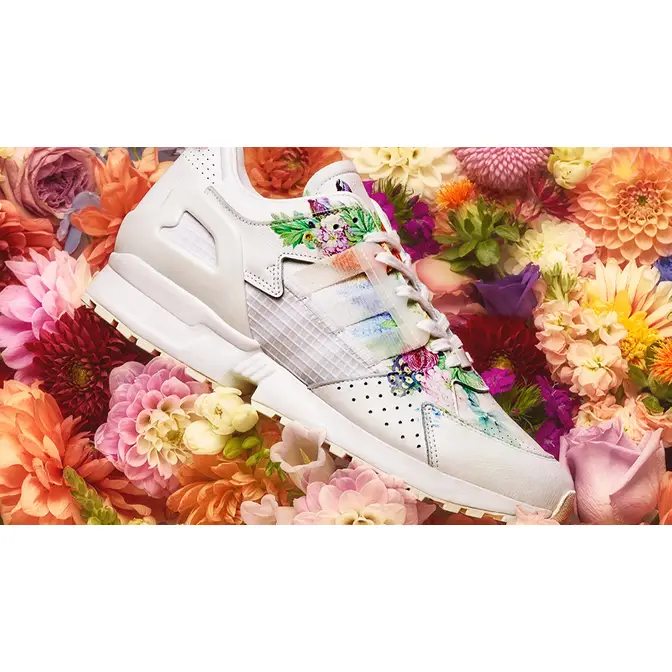 Adidas slip best sale on floral