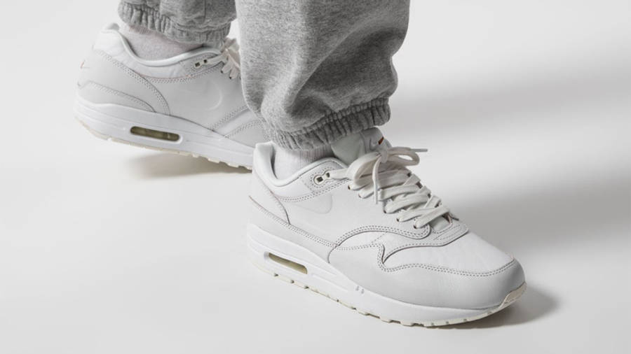 air max 1 summit white sail