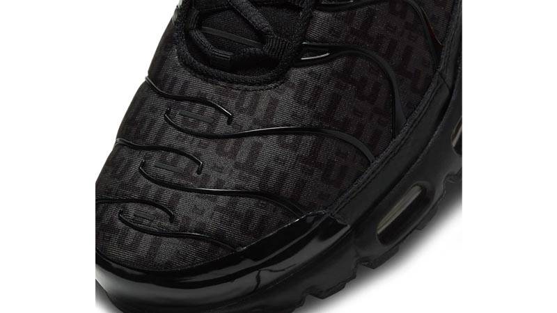 Nike TN Air Max Plus Black Gold Closeup