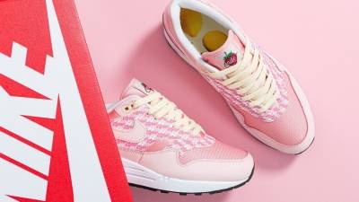 lemonade strawberry nike