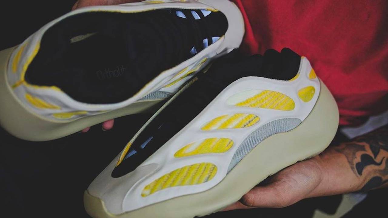 Yeezy 700 V3 "Safflower"