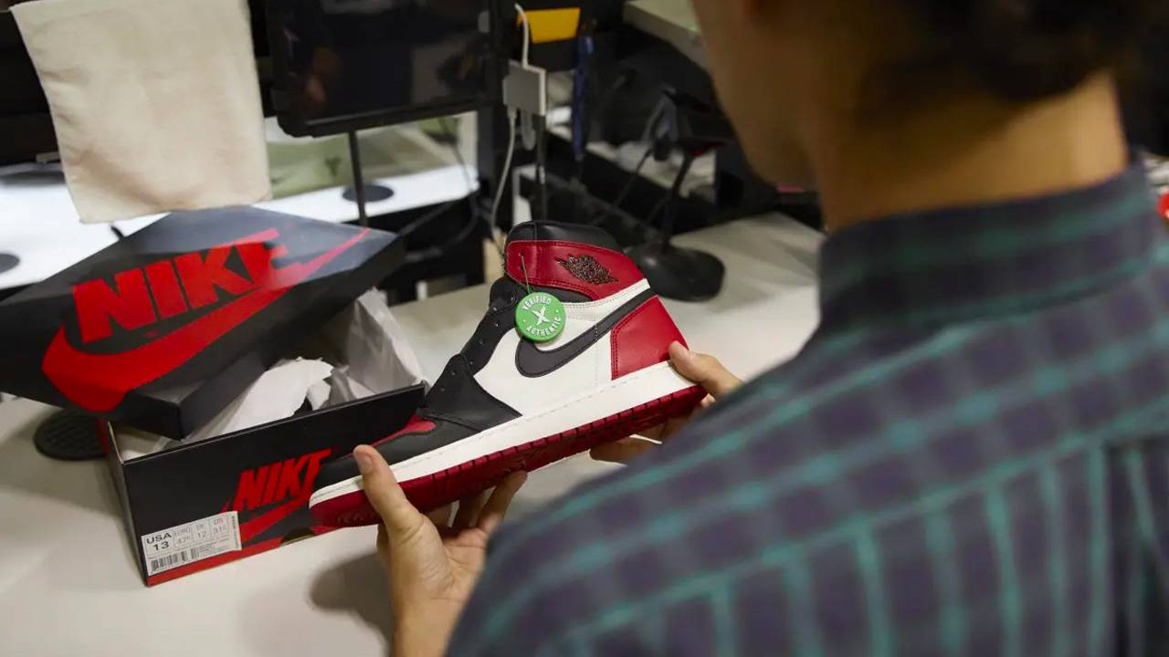 Win an Instant Prize for Every Single StockX Cop This Black Friday!