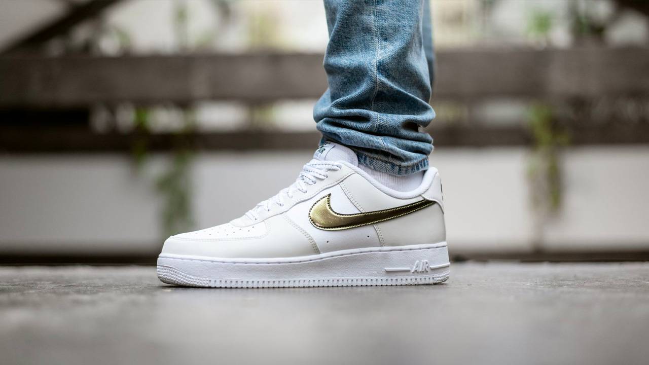 Nike Air Force 1 "Metallic Summit White"