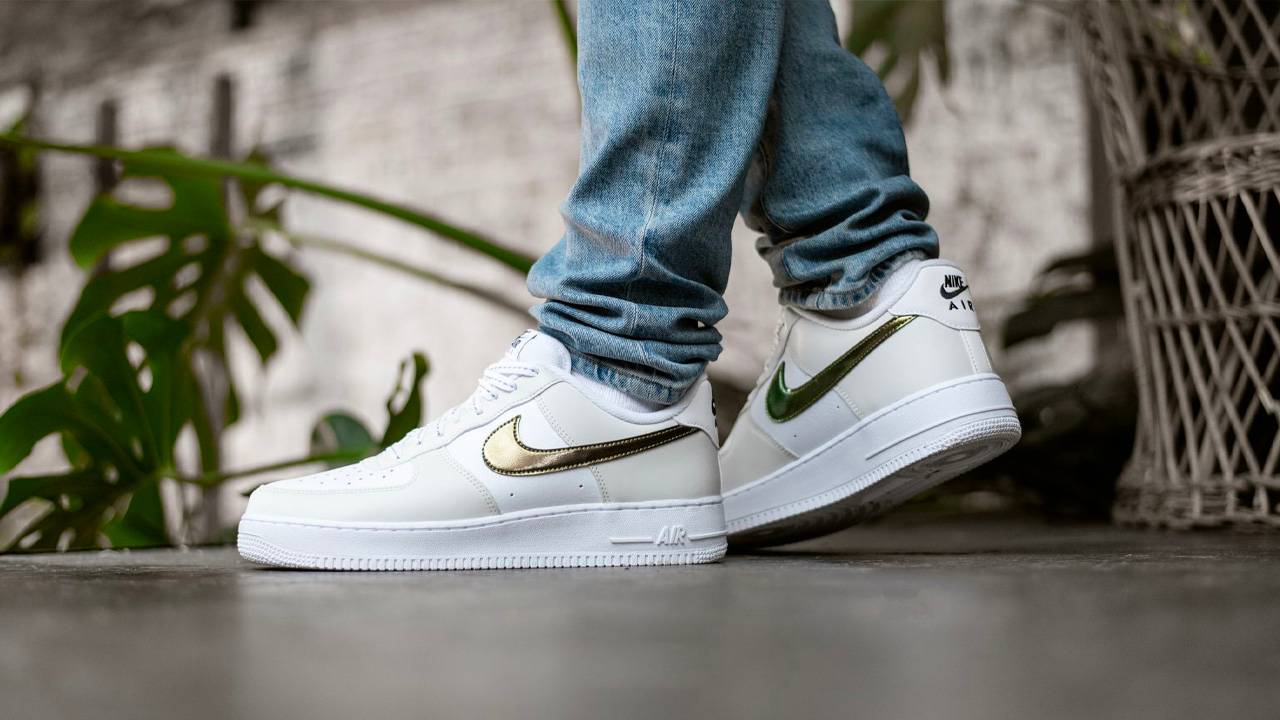 Nike Air Force 1 "Metallic Summit White"